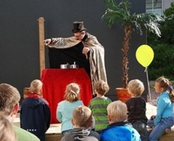 Zauberer Kopernikus - zaubern für und mit den Kindern - Zaubervorführung zum Mitmachen