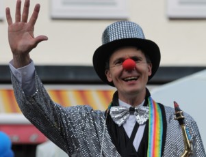 Stelzenmann Clown Piet Paillette